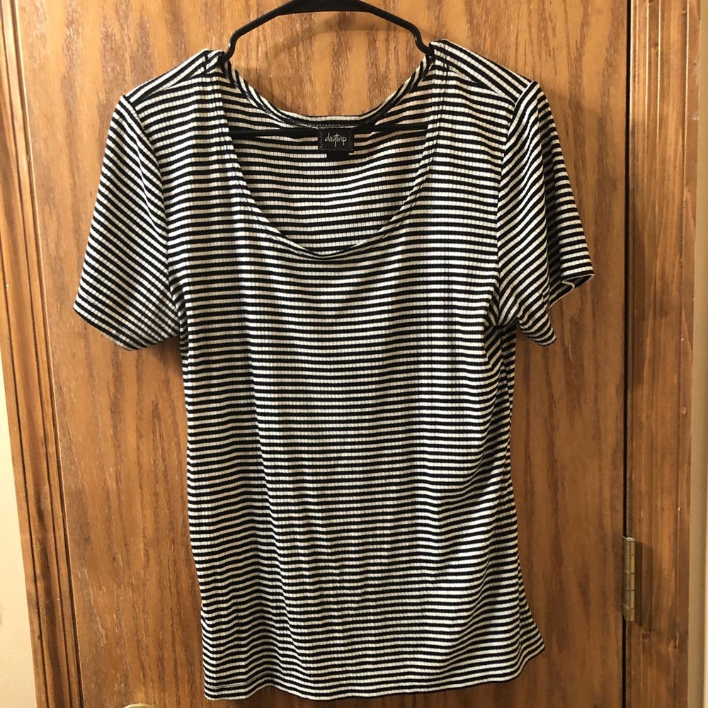 Day trip stipples top from buckle